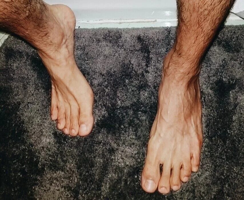 Hairy foot. Ноги парней. Волосатык мужскиетноги.