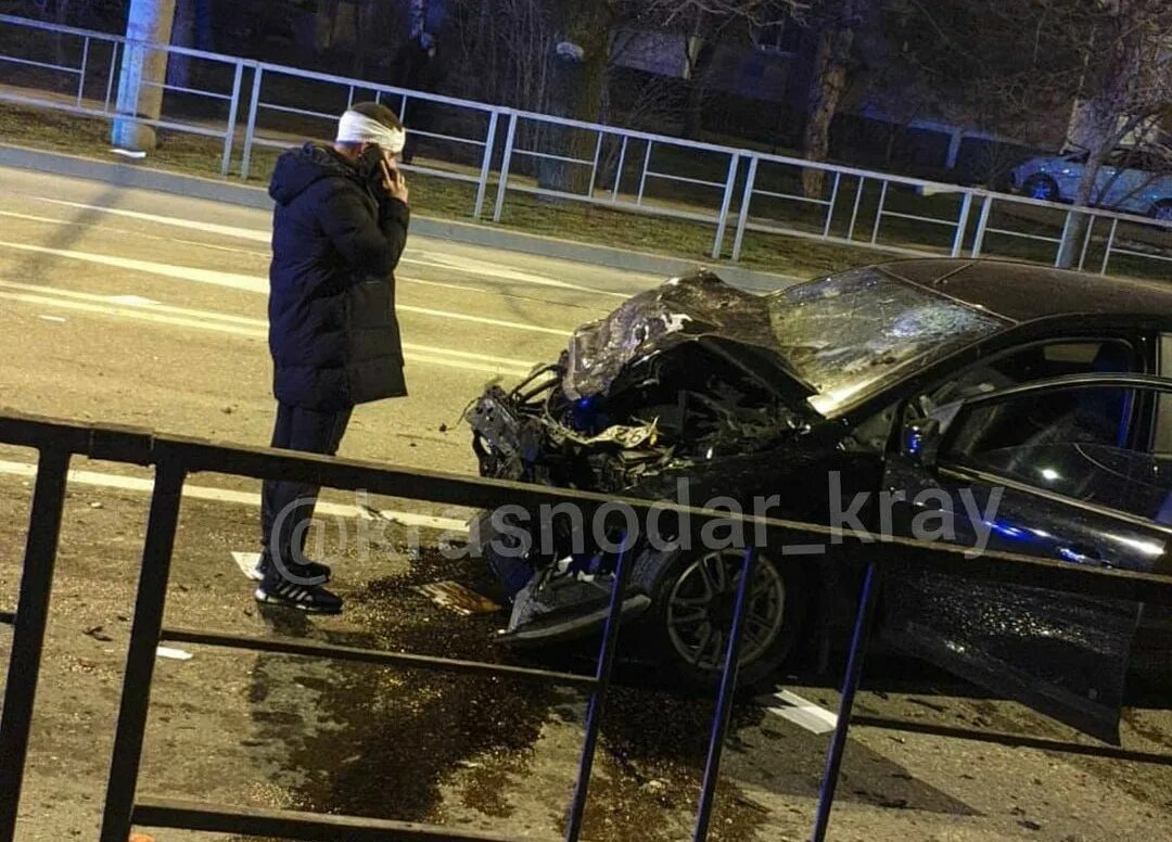 10. 10. В краснодаре врезался. Краснодар трамвай дтп с джипом. Дтп краснодар сормовская 28.