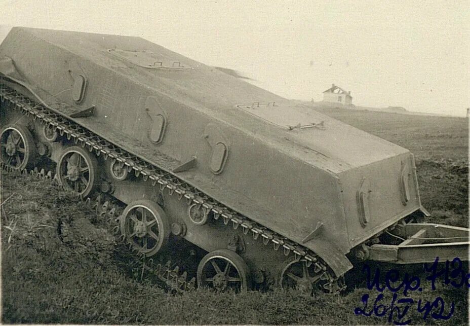 Т-18 обр 1930. Двигатель танкетки ue. Подвеска танка pz4. Катки танка шерман. Танк с прицепом.