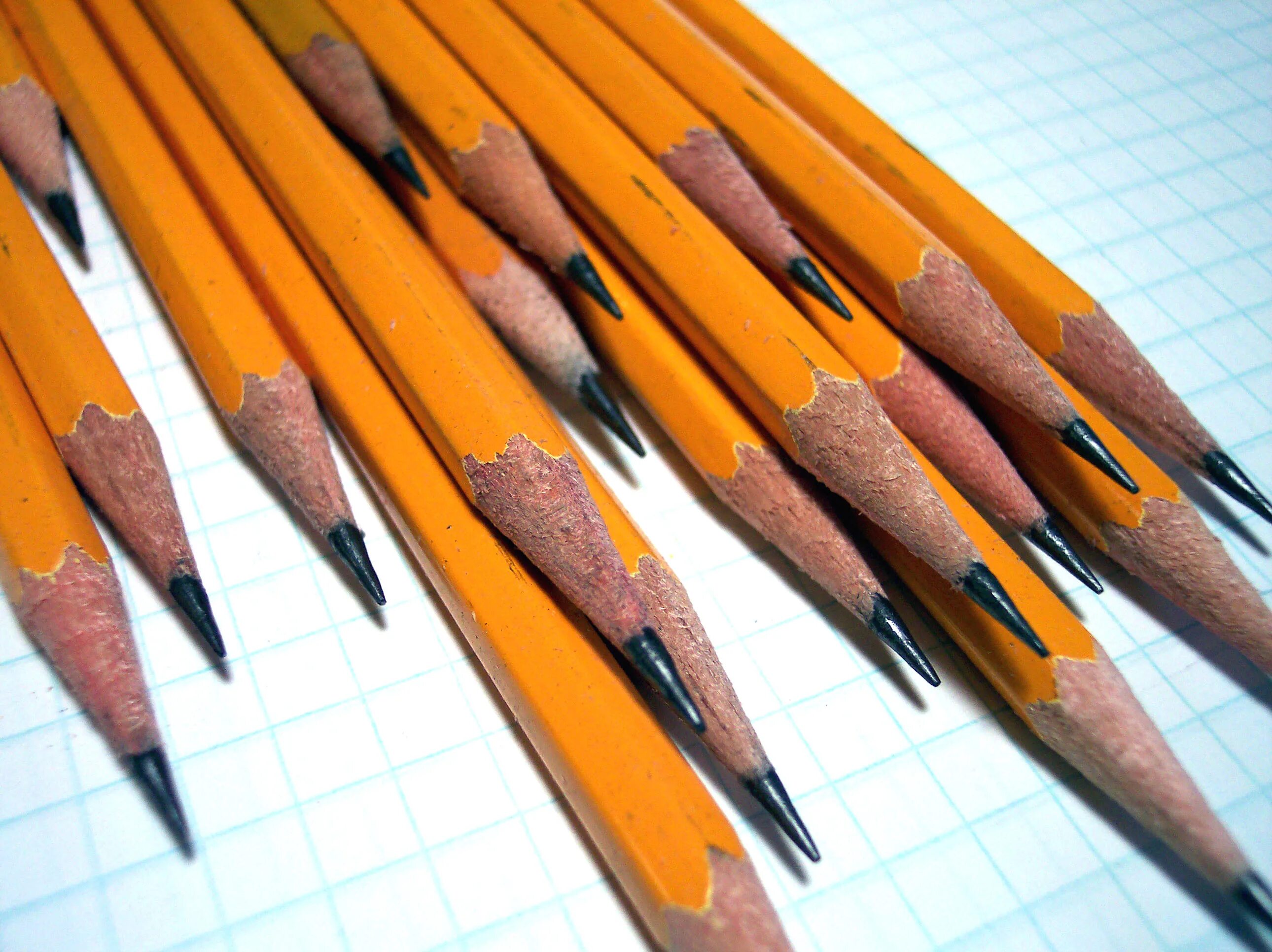 Начинка простого карандаша. Карандаш простой. Первый карандаш. Первый графитный карандаш. Старый карандаш.