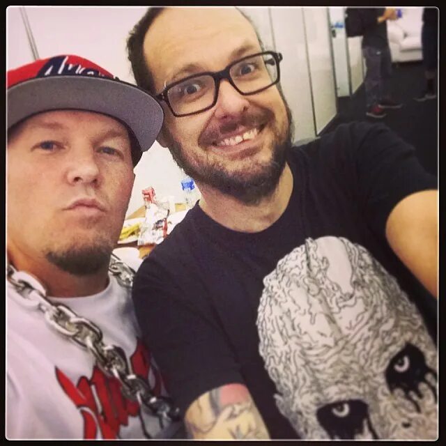 Jul and jon. Лимп бизкит честер беннингтон. fred durst and jonathan davis.