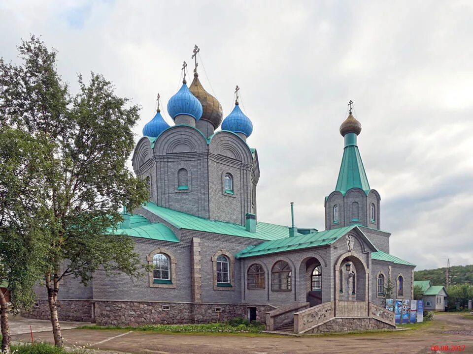 Свято никольский кафедральный. Храм Николая Мирликийского Мурманск. Храм Николая Чудотворца Мурманск.