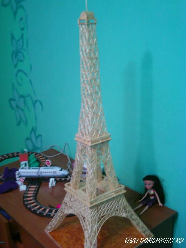 Башня из бумаги своими руками. Макет пизанской башни из бумаги. Башня из проволоки. Эйфелева башня поделка. Эйфелева башня из гофрокартона.