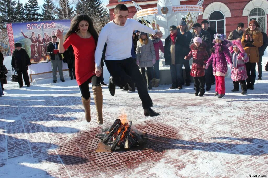 Арм сегодня. Праздник Трндез в Армении. Трндез армянский праздник традиции. Праздник Терендез (Trndez) - Армения. АРМ праздник Терендез.