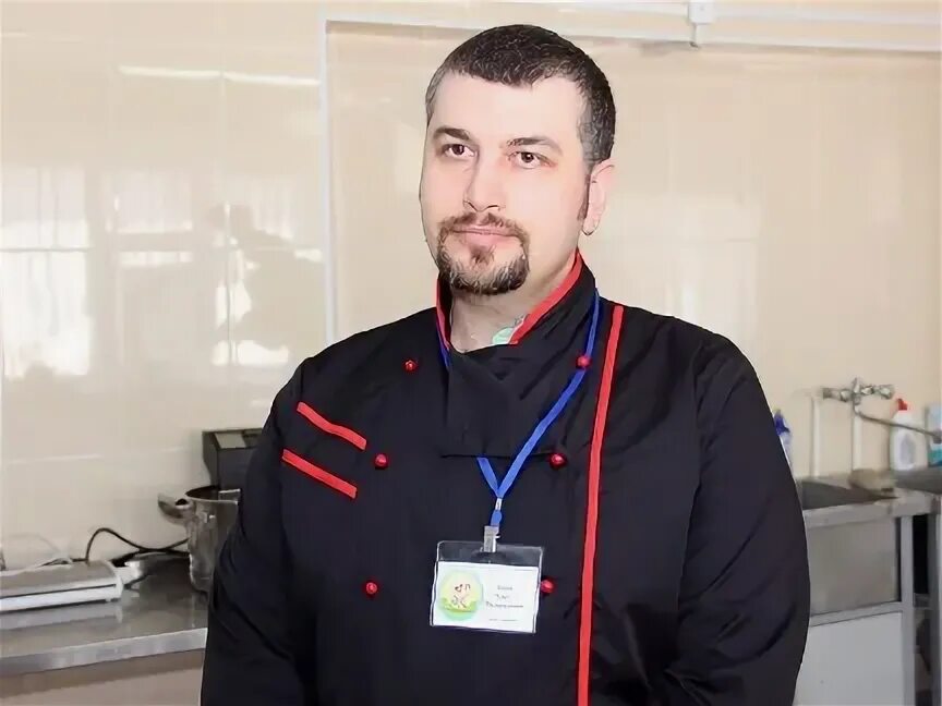 Техникум повар-кондитер сальск. Повар трудится. Поварское и кондитерское дело. Образование повар. Конкурс школьных столовых.