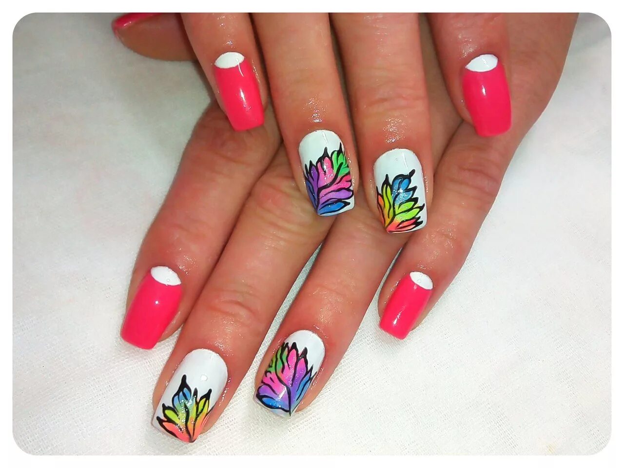 Маникюр ярких цветов с рисунком Nail art tribal Fancy nails designs, Neon nails, Nail art