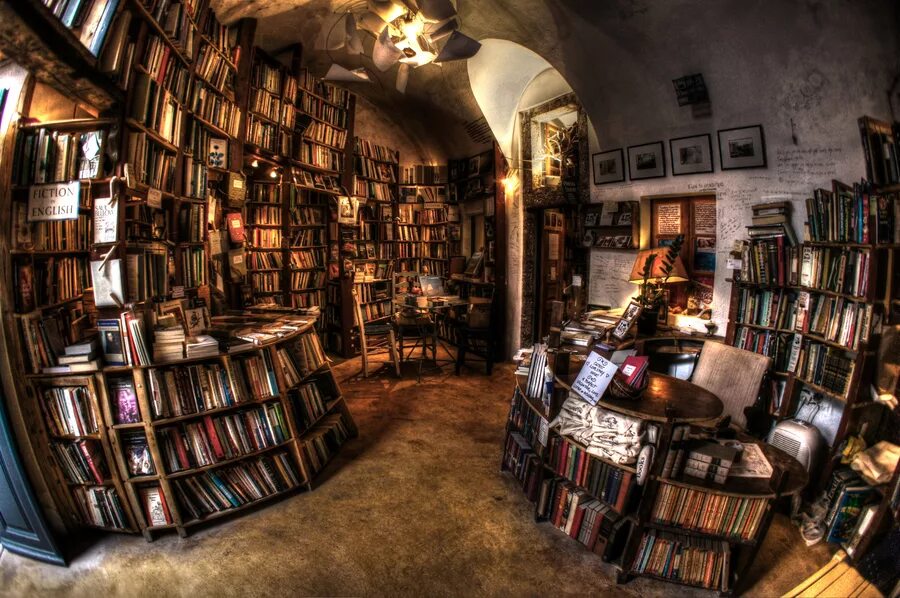 Старинный книжный магазин.