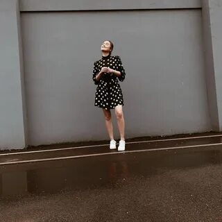 Foto : Modis dengan Berbagai Style, Ini Gaya Caitlin Halderman yang Bintang...