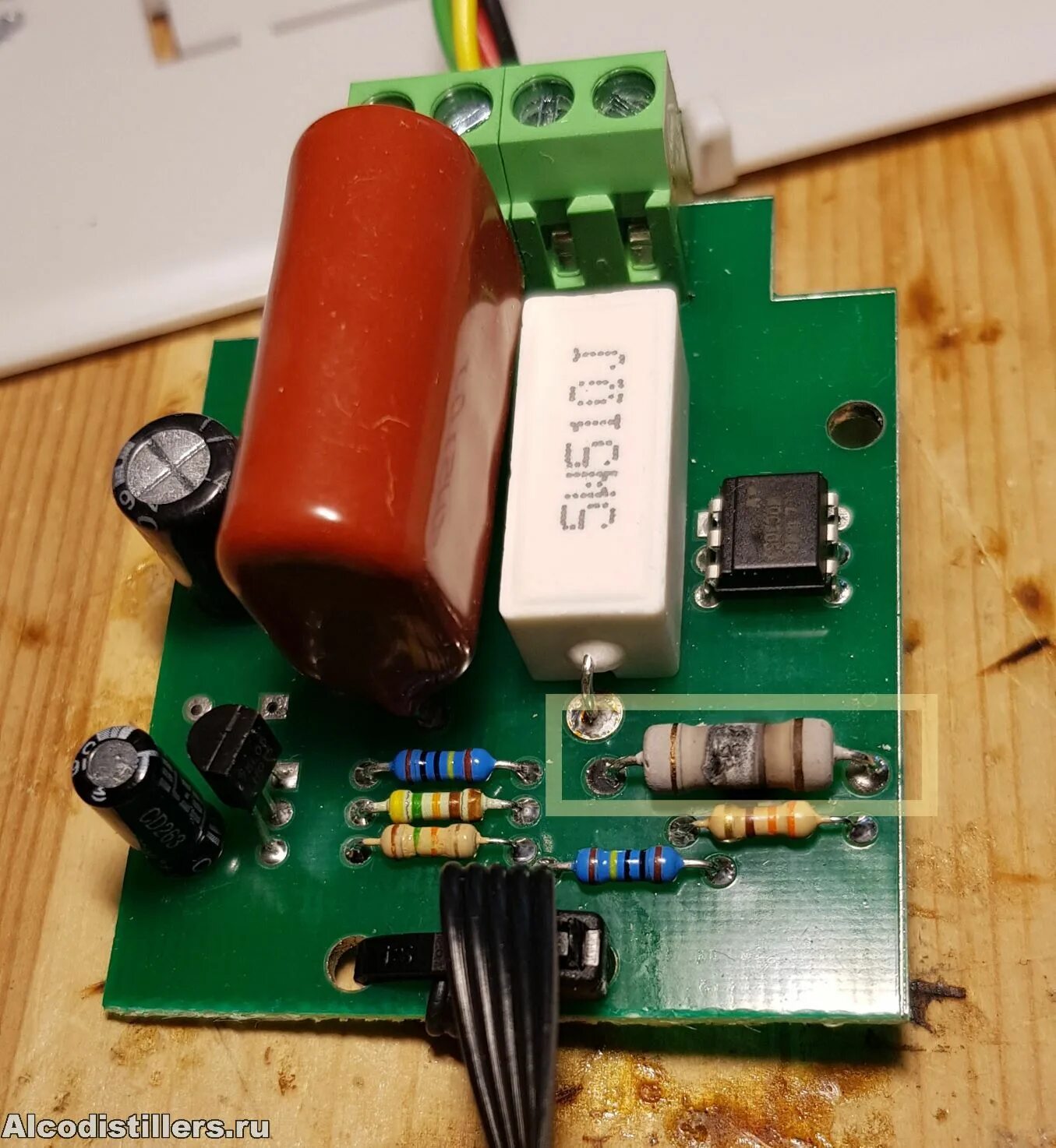 Сгорело сопротивление. Преобразователь сгорели резисторы. Сгорел резистор на дверном звонке. Регулятор мощности для ТЭНА из Китая сгорел. Плата SWR-430 сгорело 2 резистора.