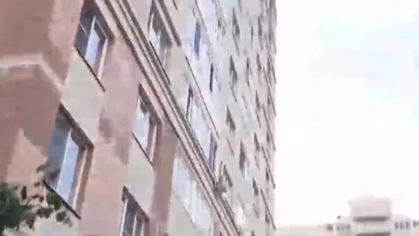 Девочка выпала из окна в подольске. Выпал из окна кузнечики. подольск ребенок выпал из окна.