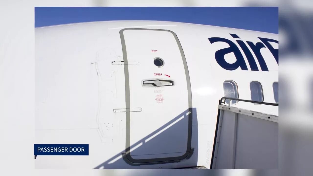 Дверь боинг 737. Дверь boeing 757. Дверь боинг 737. Airbus a320 дверь самолёта. Дверь боинг 737.