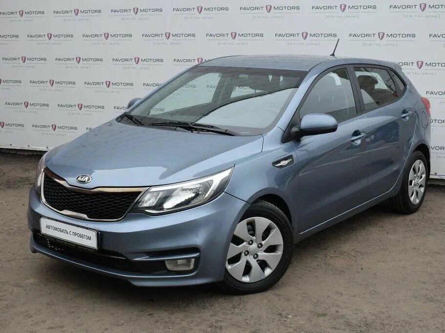 Купить авто с пробегом кия рио. Kia Rio 2015 1.4. Kia Rio 2015 цвета. Kia Rio 2015 хэтчбек. Киа Рио 2015 голубая.