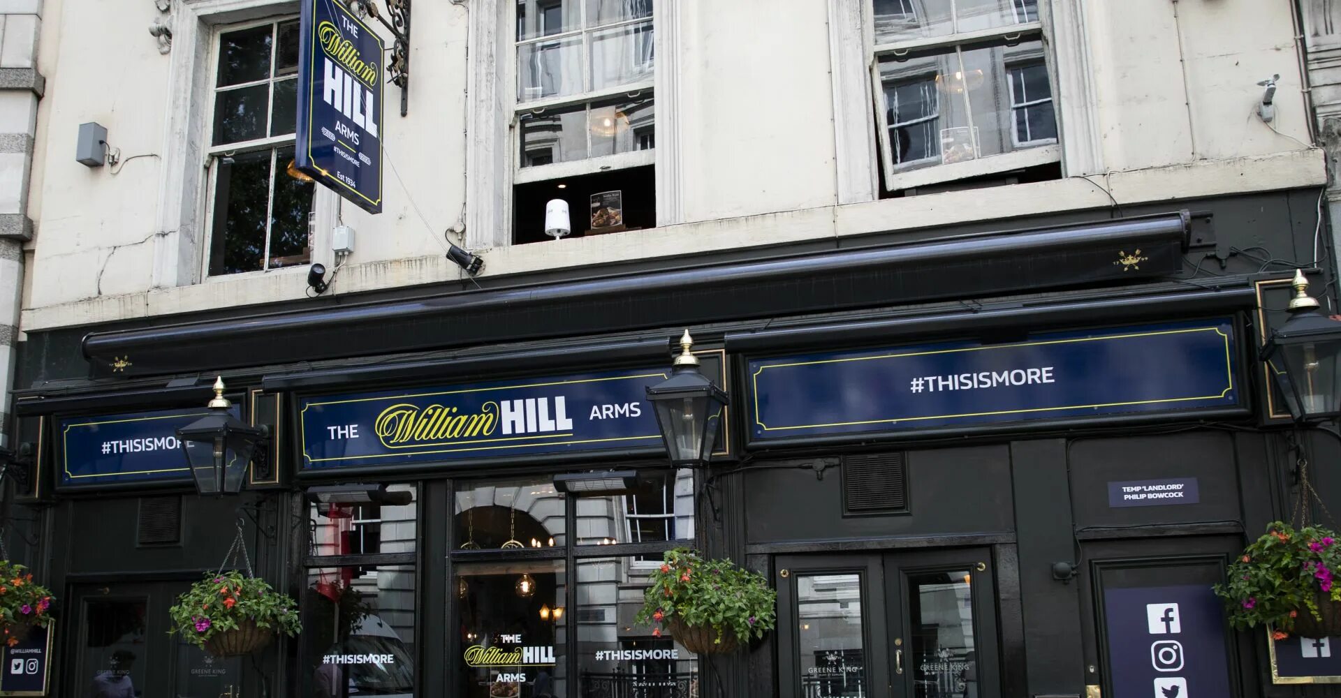 Will hill. Виллиам Хилл. William Hill PLC. William Hill в России. Вильям Хилл офис.