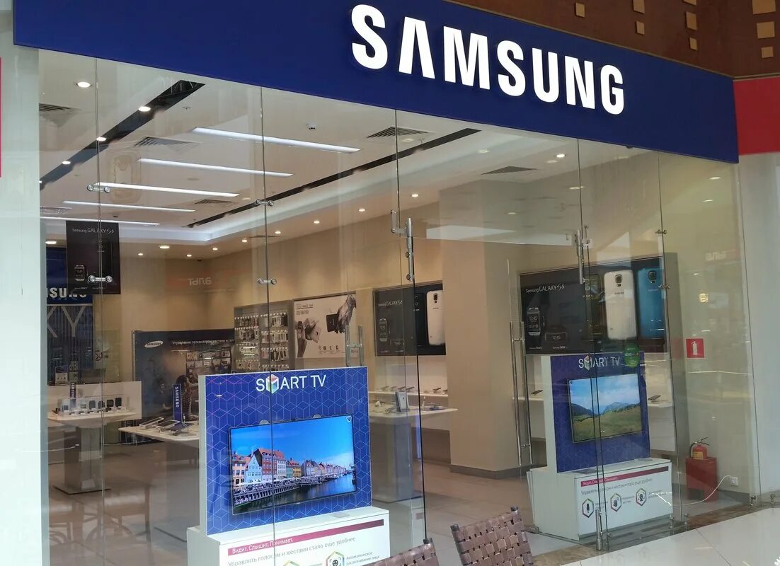 Магазины телефонов самсунг в москве. Магазин Samsung в Москве. Samsung ТЦ Рио. Магазин самсунг в Москве.