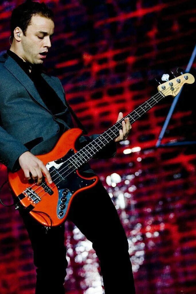 Chris bass. Chris wolstenholme 1999. Стив сквайерс. Chris wyse. Chris wyse.