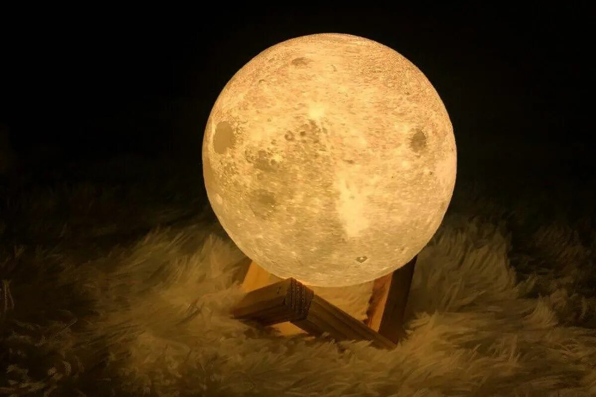 Ночной светильник Луна. Светильник в виде Луны. Ночник в виде Луны. Светильник Луна шар на подставке.