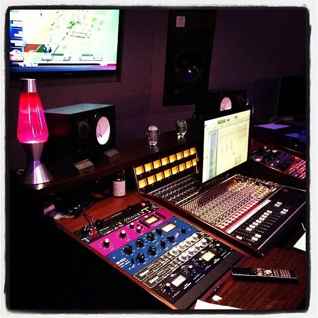 Studio instruments. Home studio setup. home studio. колонка benger home studio. home recording studio.