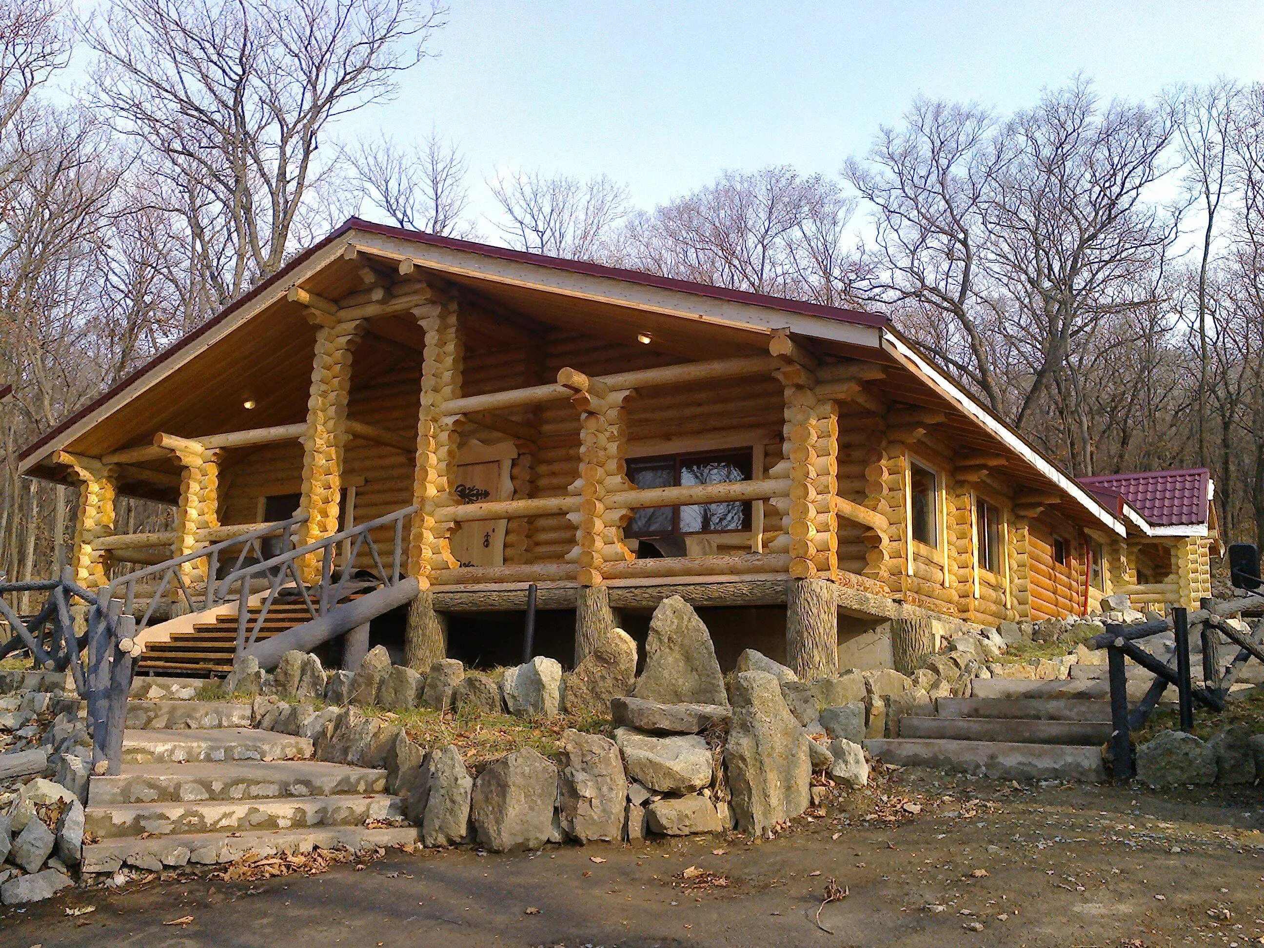 срубы дома псковские. сруб бани 4х5+2. сруб из оцилиндрованного бревна. карельской сухостойной сосны кело. бревенчатый дом.