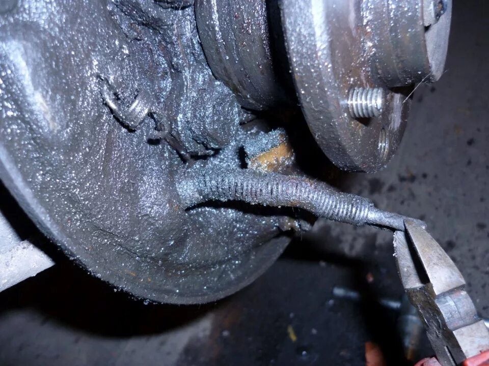 Как заменить тормозные на ваз 2110. Замена троса стояночного тормоза ваз 2109. замена тросов ручника 2110. тросик ручника ваз 2109. замена троса ручника ваз 2110.