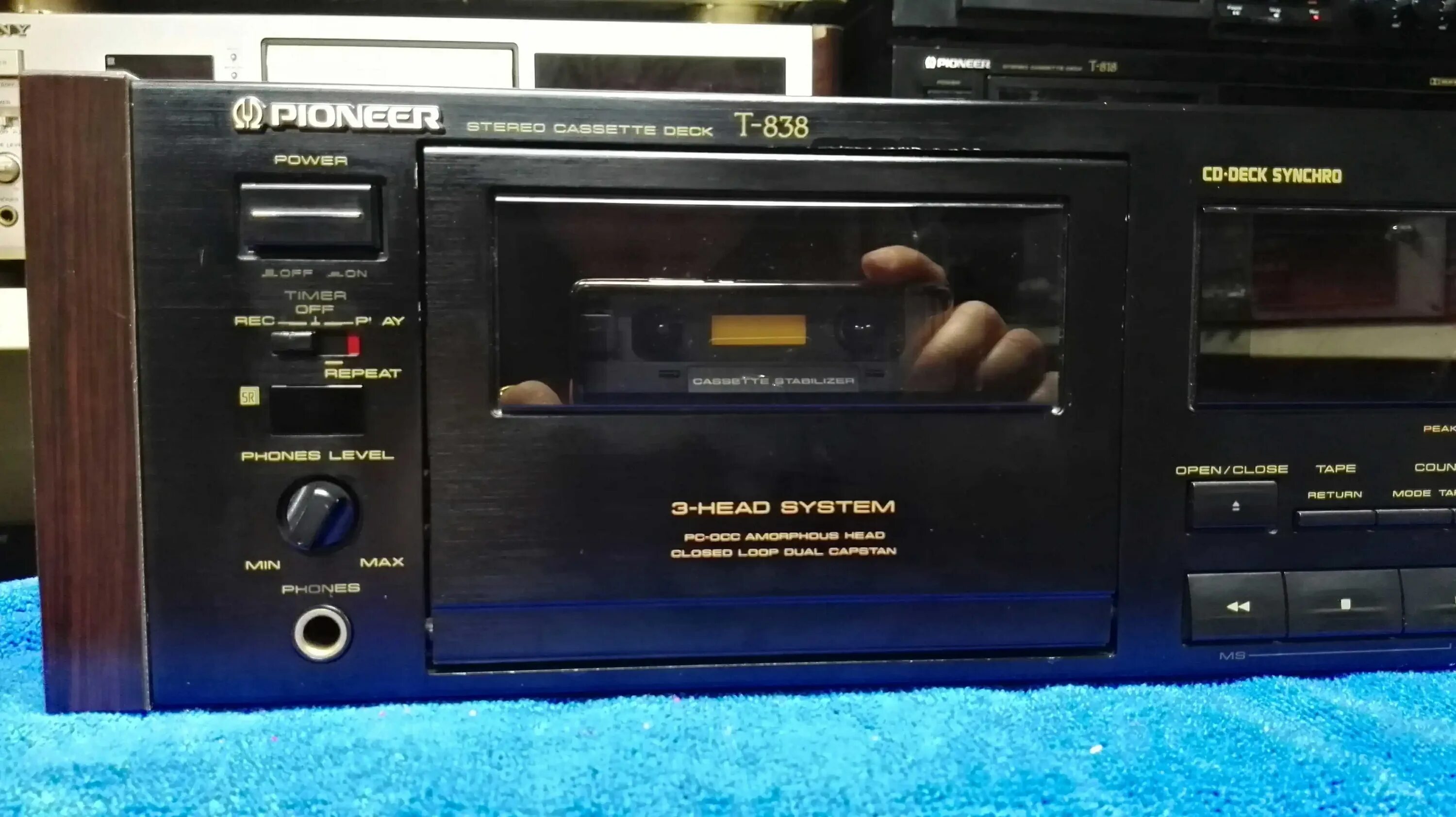 Характеристики кассетных дек. Кассетная дека карат. Pioneer дека c-t607. Кассетная дека aiwa ad-f990. Sony tc-k555.