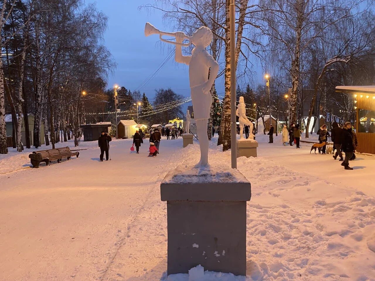 Екатеринбург парки зимой. Парк Маяковского Екатеринбург горка 2022. Парк Маяковского ЕКБ зимой. Горка в ЦПКИО Екатеринбург. Горка в парке Маяковского Екатеринбург 2022.