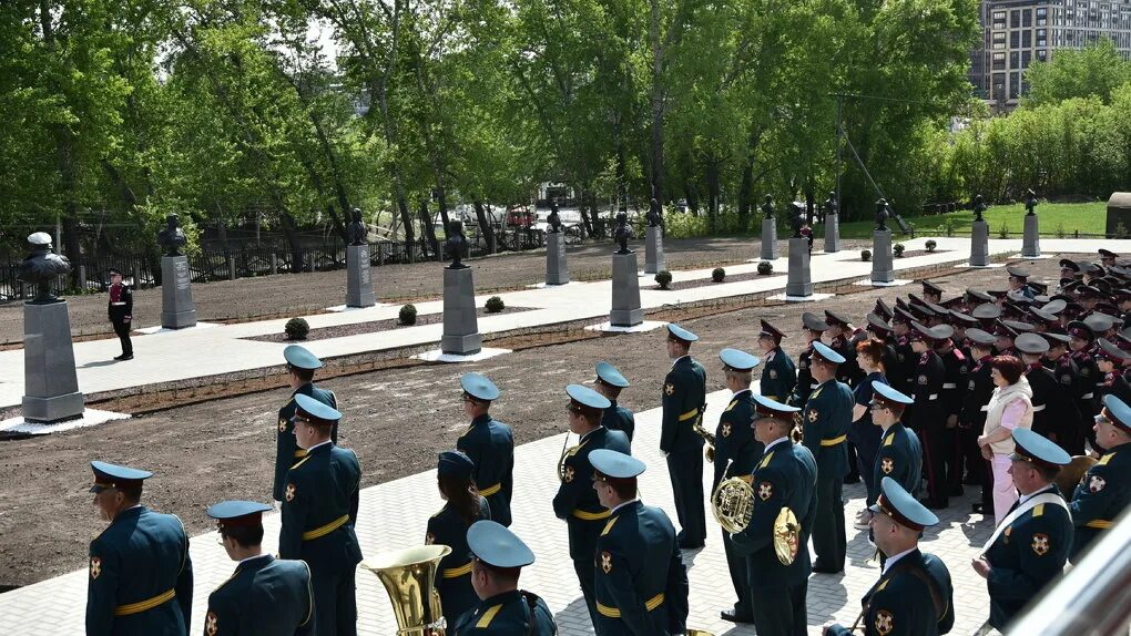 25 05 16. Кадетский Новосибирск. Аллея славы Новосибирск. Аллея славы в кадетском корпусе в Новосибирске. Сибирский кадетский корпус.