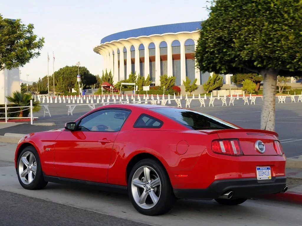 Расход форд мустанг. Форд Мустанг gt 2010. Ford Mustang gt 2010. Форд Мустанг 2009 gt. Форд Мустанг ГТ 2010.