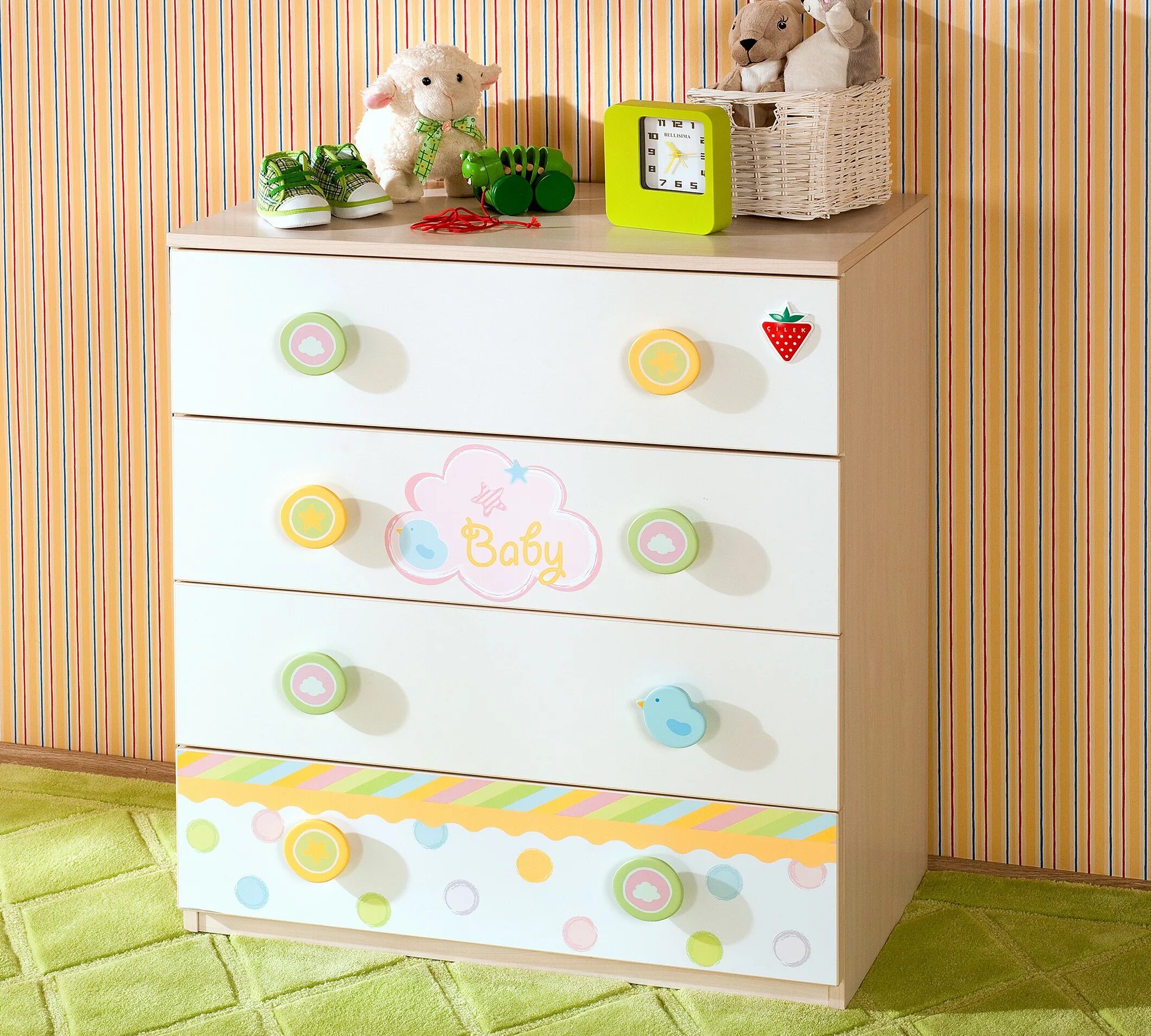 Комод в интерьере детской. Комод в детскую комнату белый. Комод для детской комнаты. Оригинальные детские комоды. Оригинальные детские комоды.