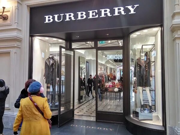 7 495 620. Burberry ГУМ. Burberry магазин. Бутик Барбери. Магазин Burberry в Москве.