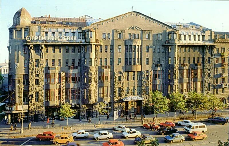 Площади розы люксембург. Площадь розы Люксембург. Площадь розы Люксембург Харьков 2022. Харьков улица розы Люксембург. Харьков Астория.