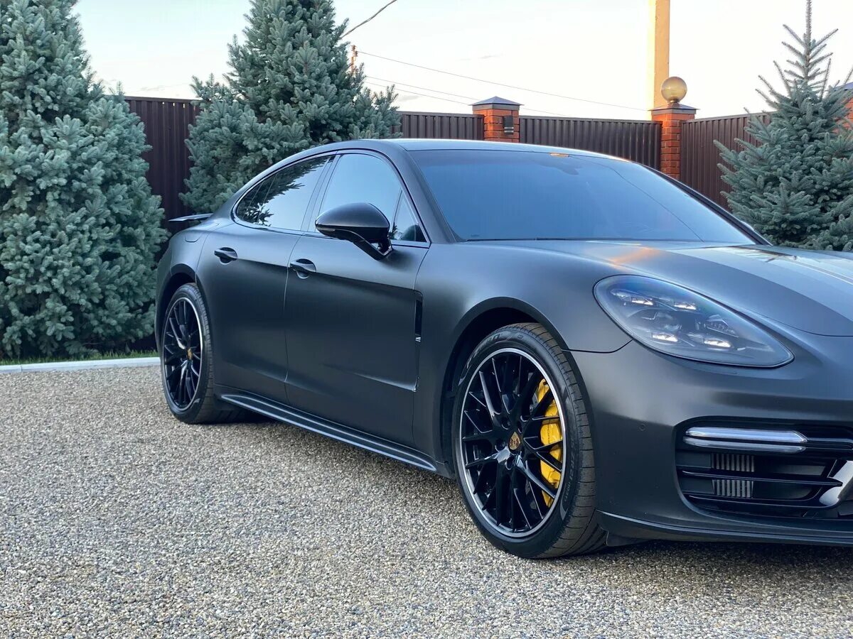 Порше с пробегом в россии. Порше Панамера ГТС 2022. Porsche Panamera 2019. Porsche Panamera 2022 чёрная. Панамера s 2019.