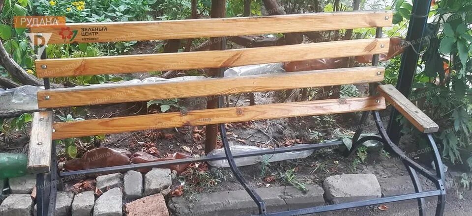 Скамейка разбор. Пристенная лавочка своими руками. Гулянка на лавочке около дома. Лавка из старых досок. Парадные скамейки.