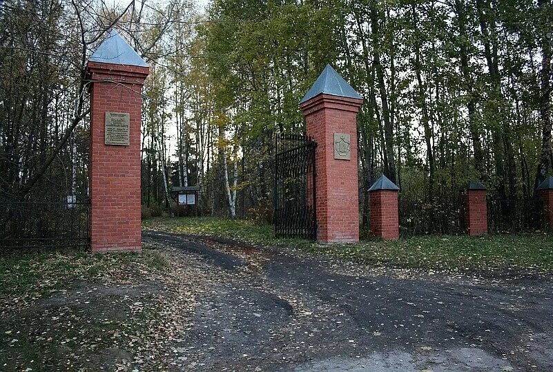 Усадьба березичи калужская область. Усадьба оболенского в козельске. Березичи усадьба оболенских. Березичский стеклозавод (село). Березичский стекольный завод калужская область.