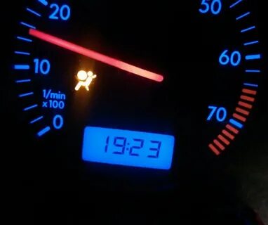 Горит лампочка airbag