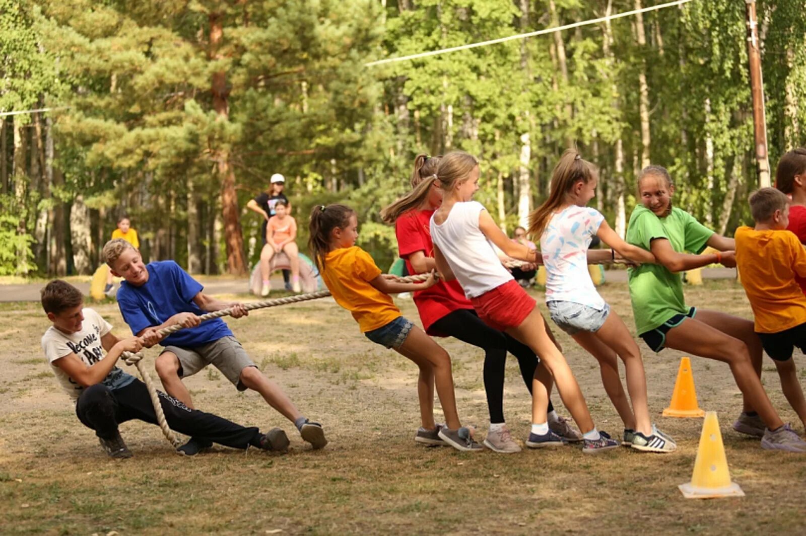 Camp фото. Детский лагерь. Детские Загородные лагеря. Дети в лагере. Летний загородный лагерь.