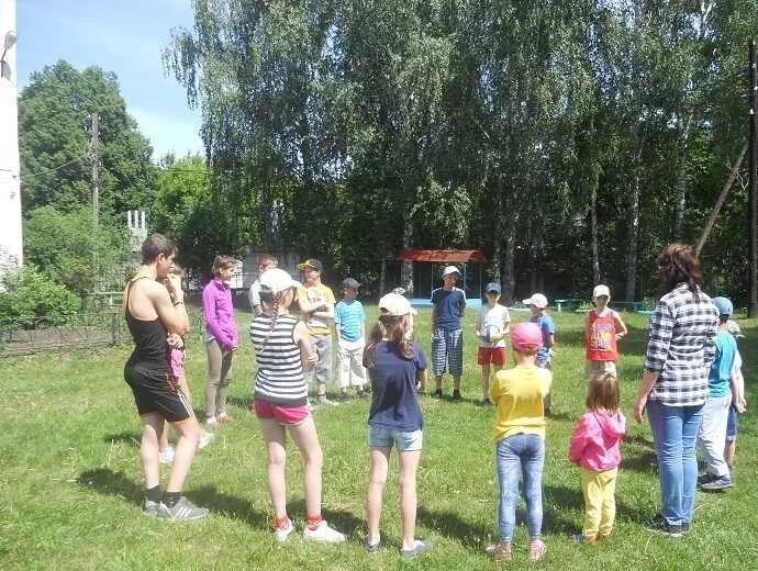 Лагерь родничок. Детский оздоровительный лагерь Родничок. Лагерь Родничок Казань. Сок Родничок Саратов лагерь. Милютинский район детский оздоровительный лагерь Родничок.