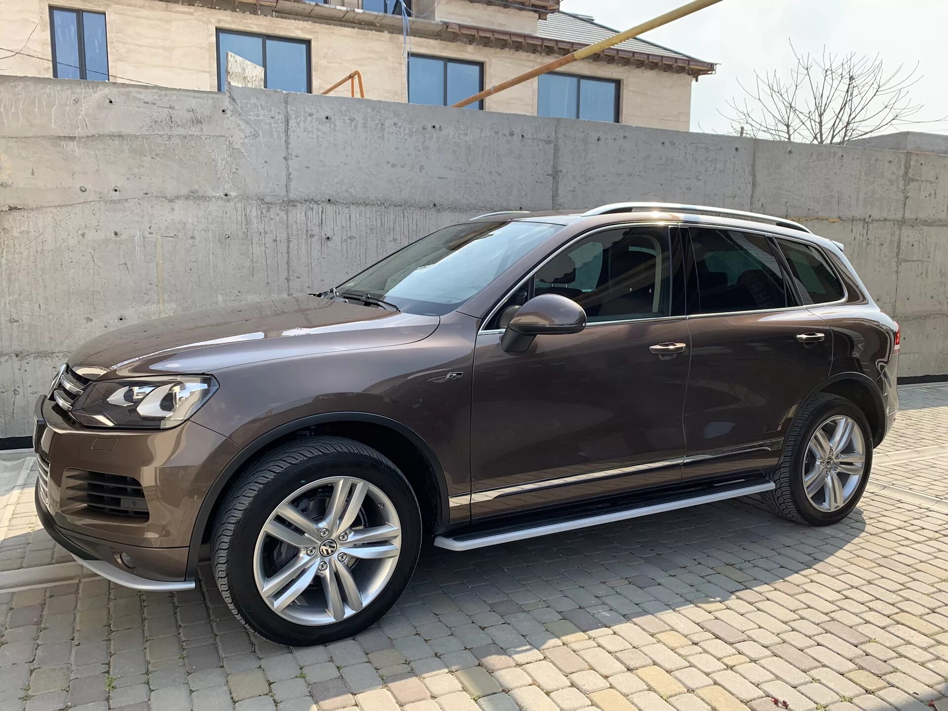 Какие диски на туарег. Диски на vw touareg nf. volkswagen touareg nf диски. диски туарег nf r18. фольксваген туарег 2008 r20.