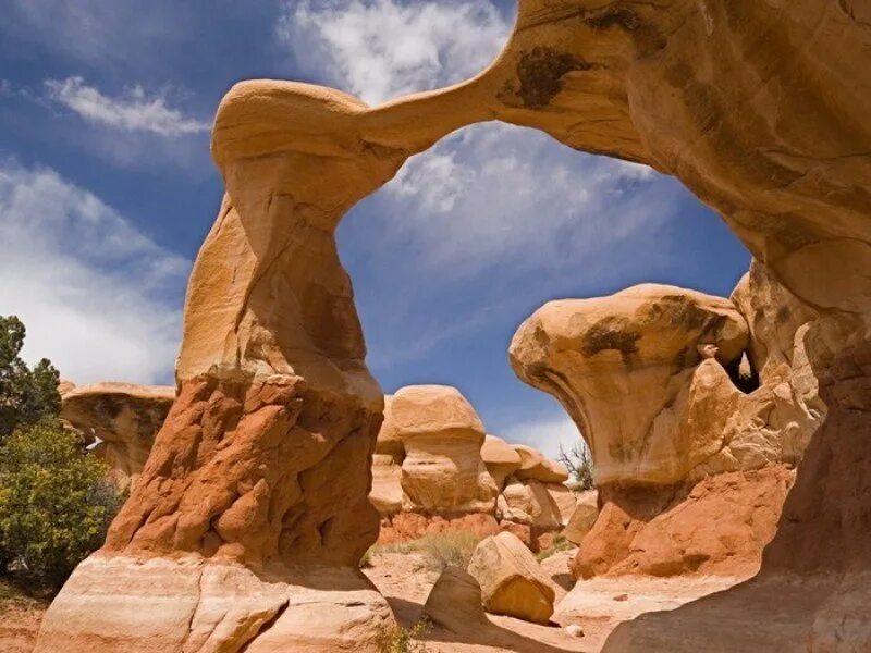 Эоловые формы рельефа. Grand staircase-escalante national monument. эоловые «каменные столбы». эоловые горы. природные скульптуры.