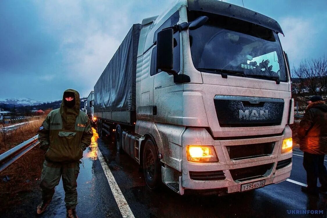 С какого уровня дальнобой. Дальнобойные фуры. фуры в россии. грузовик дальнобой. дальнобойщики в россии.