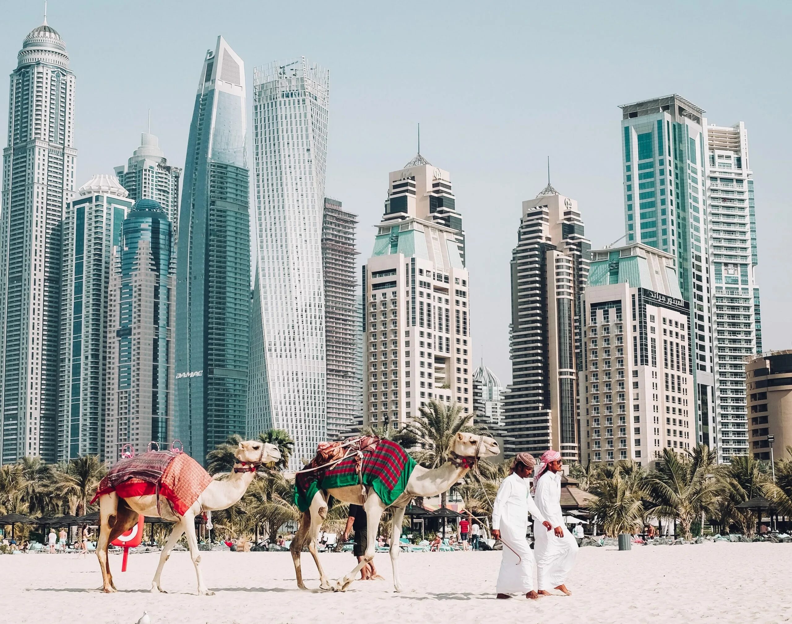 Anastasia evseeva объединенные арабские эмираты. Пляж корниш абу-даби. Оаэ туристы. Бизнес в оаэ. Дубай абу даби путешествие.