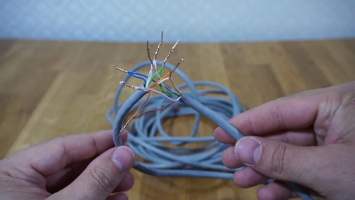 Соединение витых пар между собой. Соединение кабель интернета rj45 скрутка. витая пара соединение а1. скрутка rg45. соединение ютп кабеля скруткой.