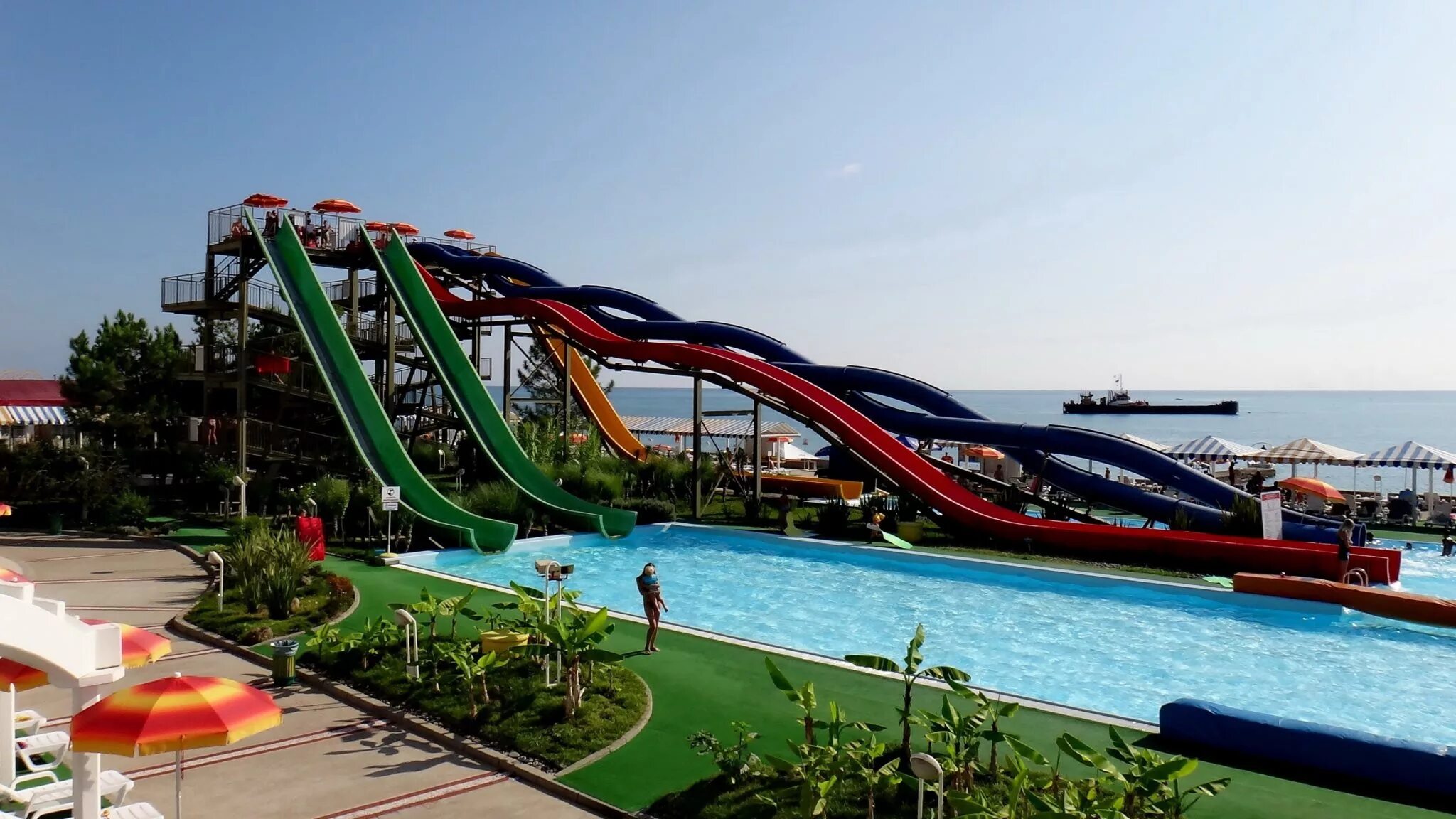 лазаревское сочи аквапарки амфибиус. аквапарки года сочи. курортный городок адлер аквапарк амфибиус. аквапарк амфибиус адлер. маяк сочи аквапарк горки.