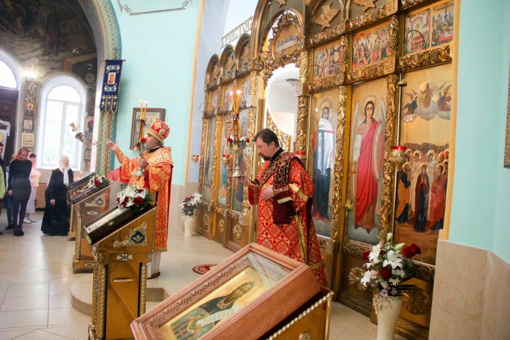 Храм курганинск. Свято-Вознесенский храм Курганинск. Свято Вознесенский храм Курганинск внутри.