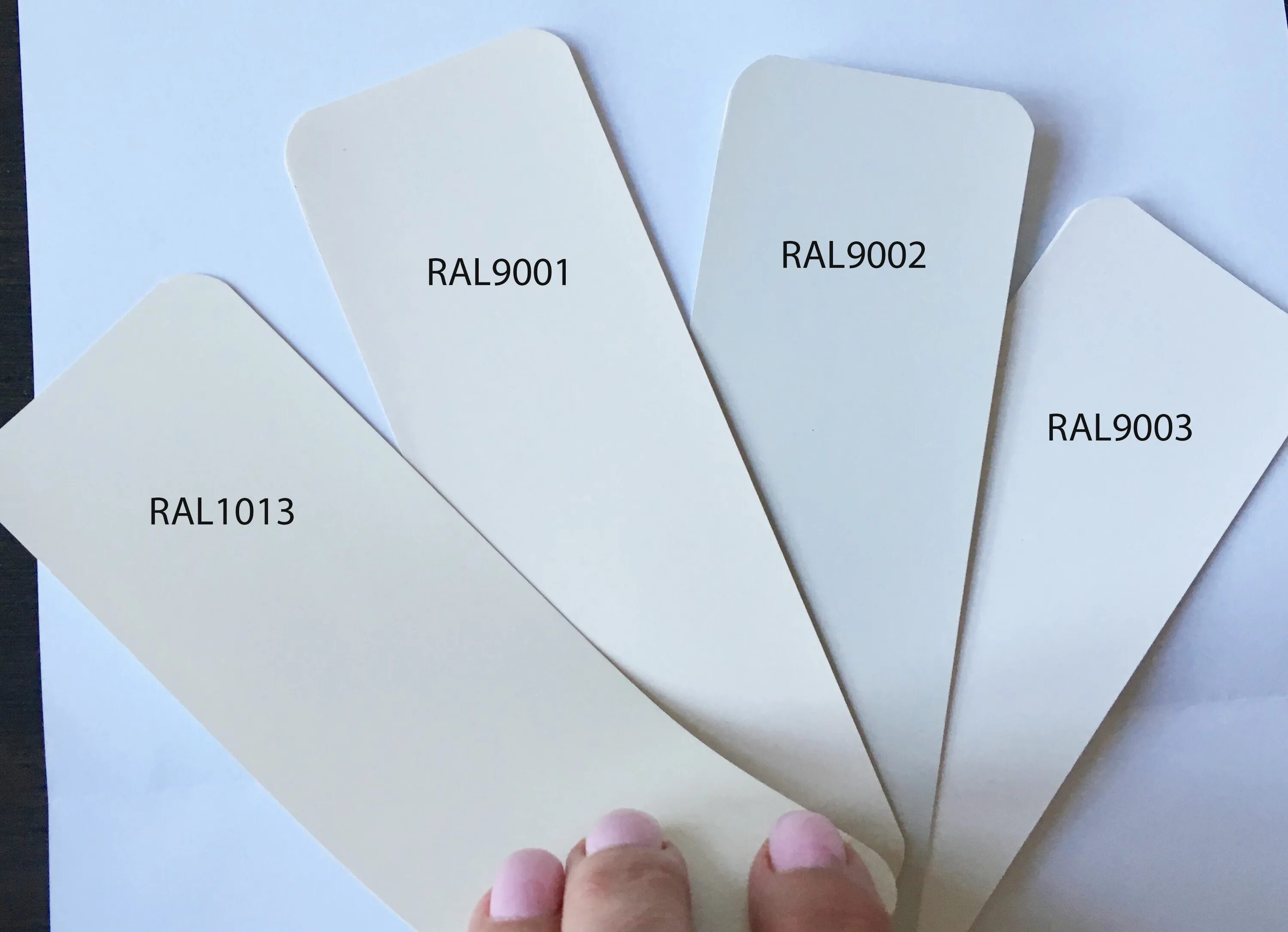 Белый RAL 9001. RAL 1013 жемчужно-белый. Рал 9001. Tikkurila цвет RAL 9010. Сравнение белого цвета