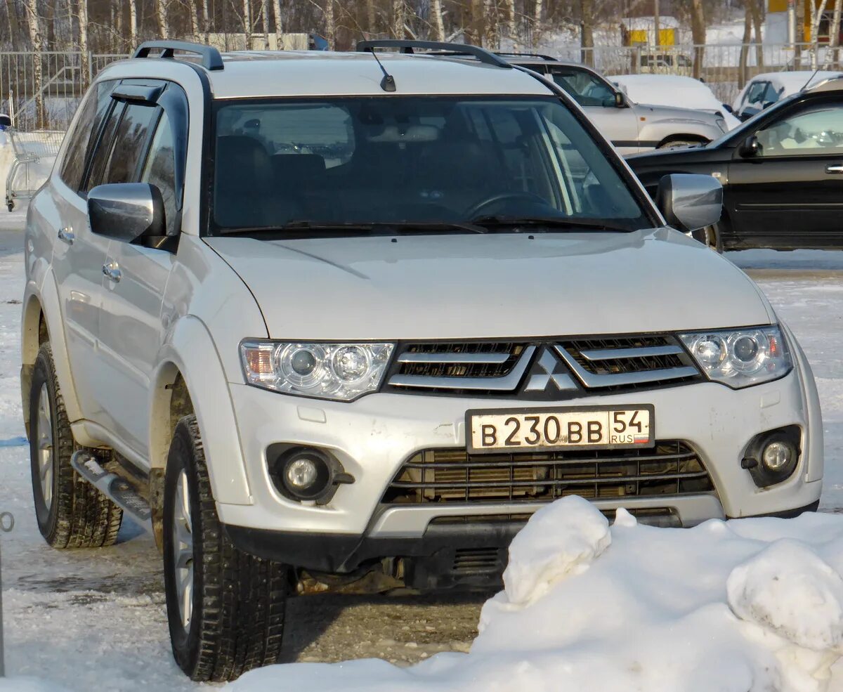 Мицубиси паджеро номер. Н955вт11 Мицубиси Pajero. Mitsubishi 54. Митсубиси Паджеро у 503та 54. Mitsubishi Pajero Sport серебряный 2015.