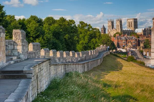 York walls. Йорк город в великобритании достопримечательности. Городская стена. York walls. York castle великобритания.