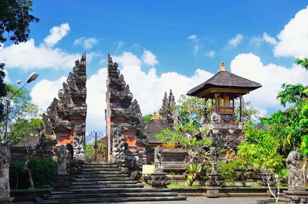 Храм Бесаких Бали. Индонезия Денпасар Бали. Храм Пура Бесаких на Бали. Храмовый комплекс на Бали.