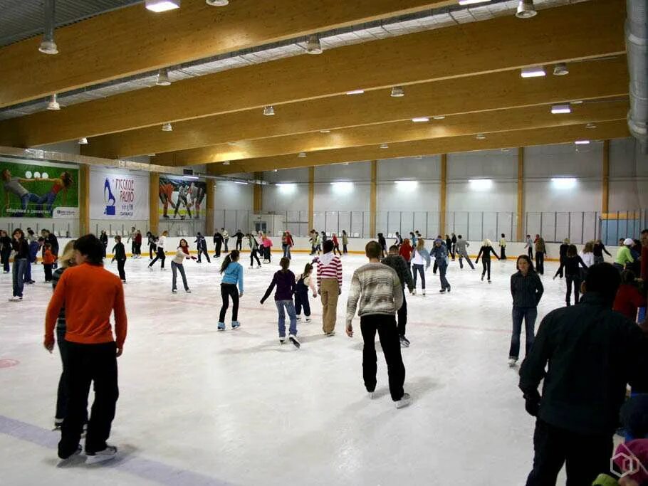 Ледовый дворец комсомольск-на-амуре. Ледовый дворец саранск массовое катание. Массовое катание на коньках. Массовое катание дворец спорта калуга. Ледовый дворец прокат коньков.