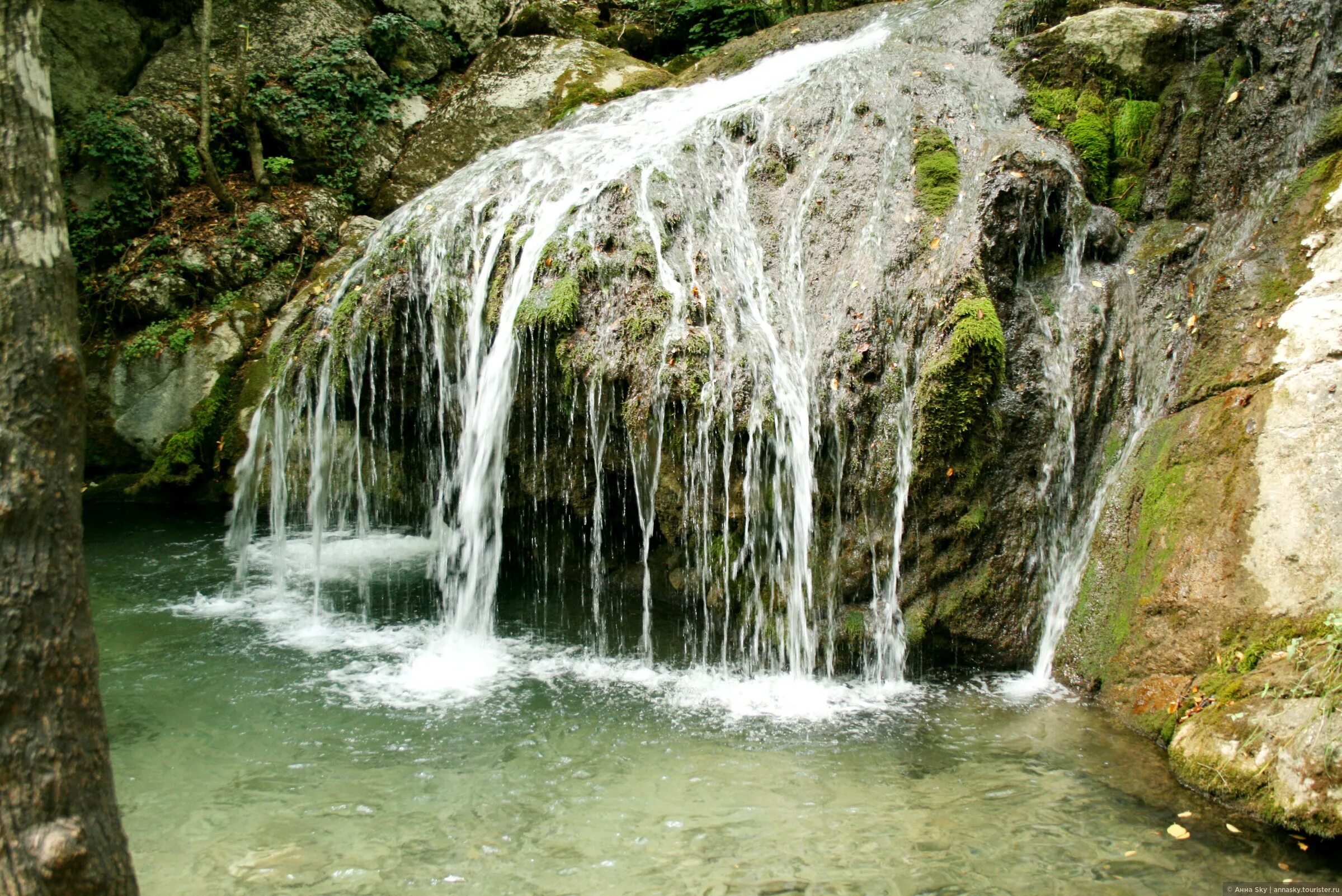 Водопад в Алуште. Водопад Бойкинский Крым. Алуштинские водопады. Водопад Солнечногорское Крым. Крым водопады как добраться