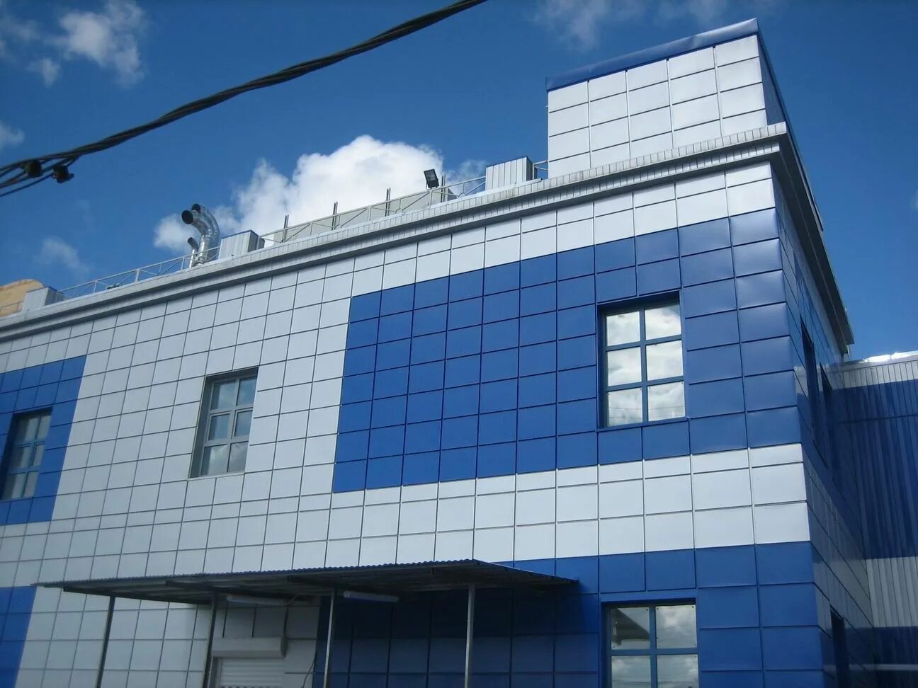 Дубровка фасад компазит. Вентилируемый фасад уралдомстрой. Вентфасад италон. Фасад нвф композит. Вентилируемые фасады зданий.